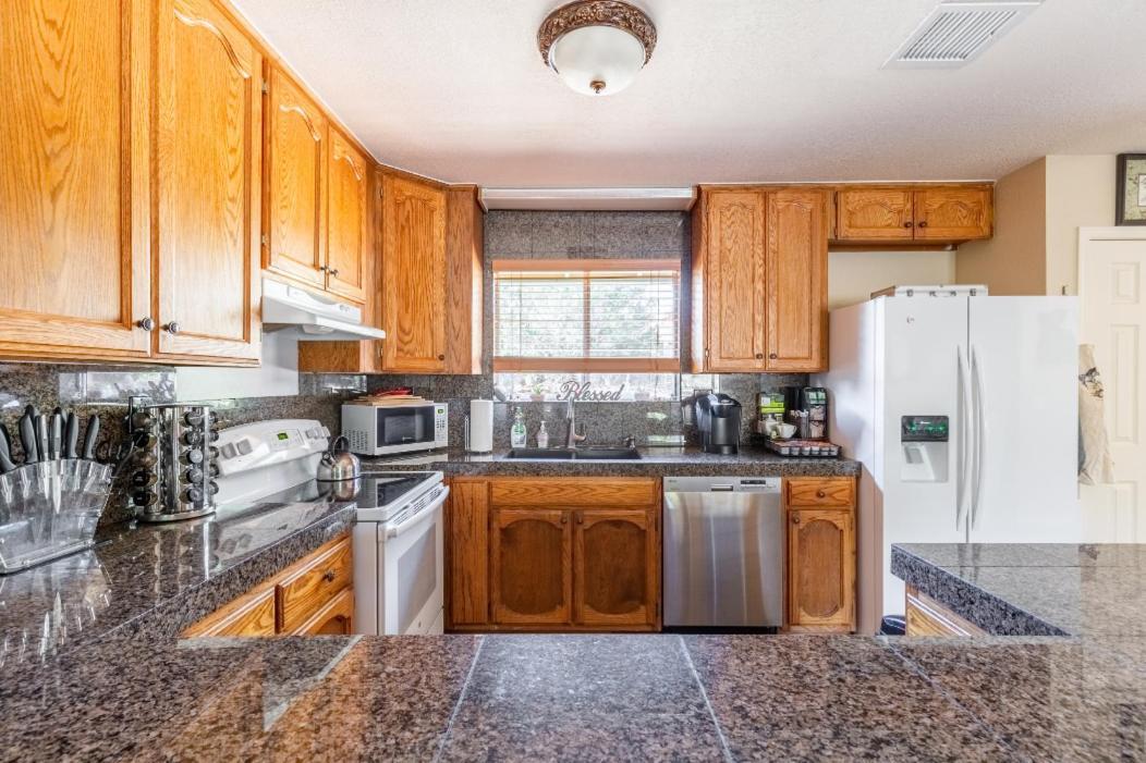 Spacious House With Hot Tub Spa, To Enjoy Red Rock View, Near Amitabha Stupa, And Trails Sedona Dış mekan fotoğraf